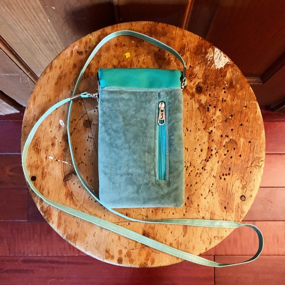 Blue purse with long strap - Picture 2 of 4